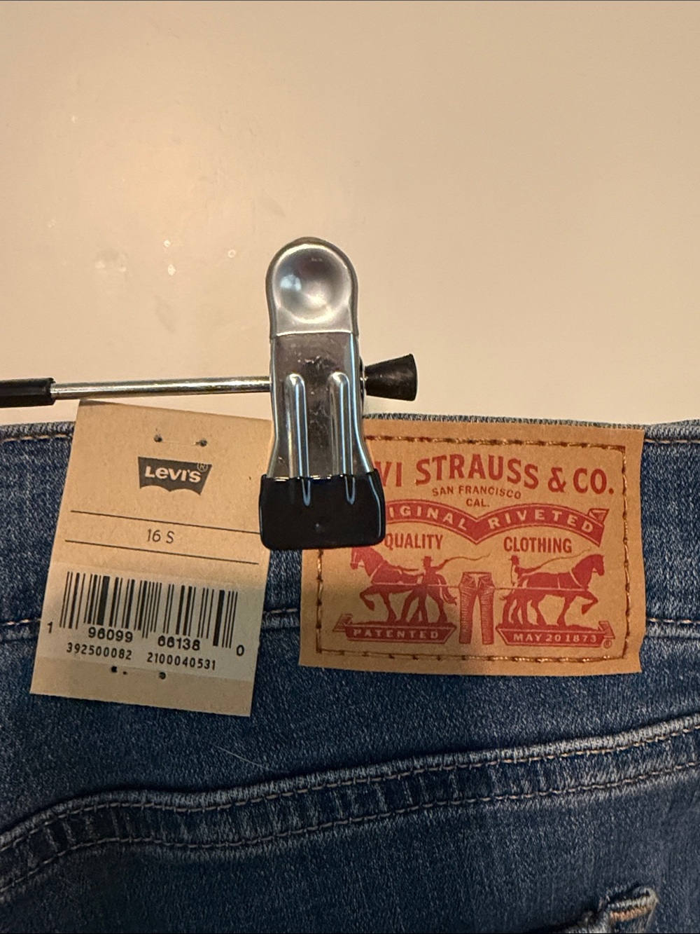 Levi's NWT Women's Straight Leg Jeans in Medium Blue Size 33 or 16S - Picture 8 of 10